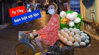 Ty Thy bất ngờ đi bán hột gà nướng, hột vịt lộn - Ty Thy Vlog gỏi đu đủ
