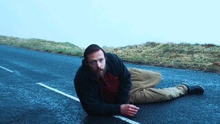 男人刚醒来就发现一件可怕的事，自己的爱车竟翻进了阴沟里 "悬疑惊悚