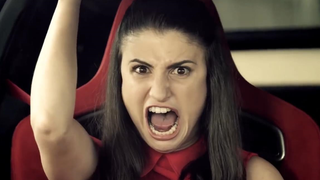 Iklan kocak: Terus menyetir, aku mau melahirkan...