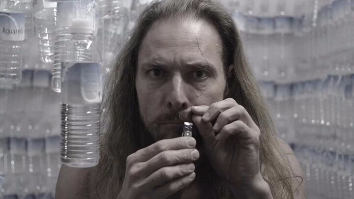 A cop and a thief have been trapped in a stairwell for 35 years. The thief exercises every day, whil