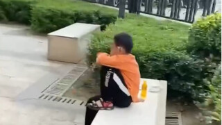 استسلم للأمر، فحتى الأطفال لا يتحملون دلال الفتيات.