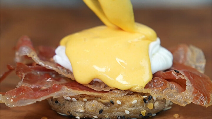 A must-have for a Versailles-style breakfast: Eggs Benedict...