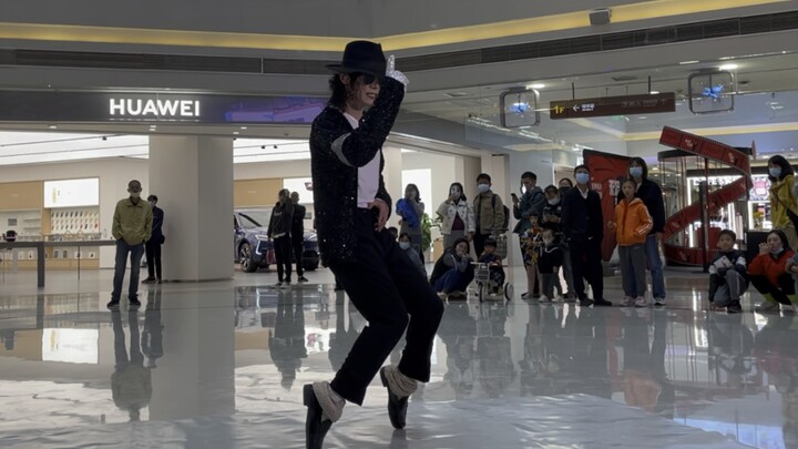 Michael Jackson Cai Jun 20211102 di adegan pertunjukan Chengdu Jinhua Wanda