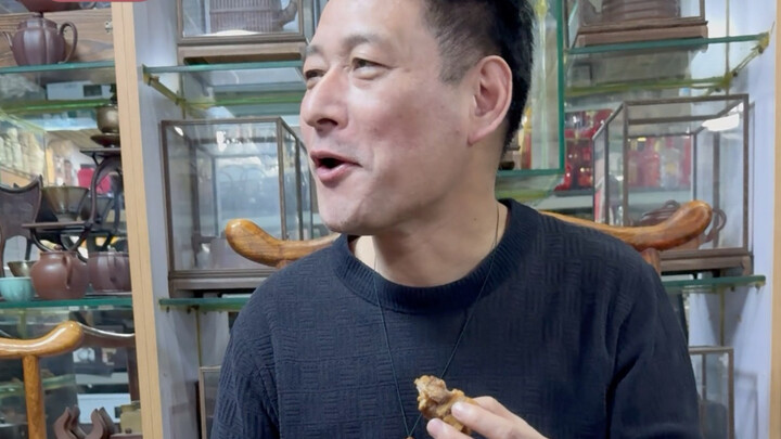 ทำซี่โครงหมูอบน้ำชาให้คุณพ่อซึ่งเป็นผู้ชิมชาอาวุโสทาน