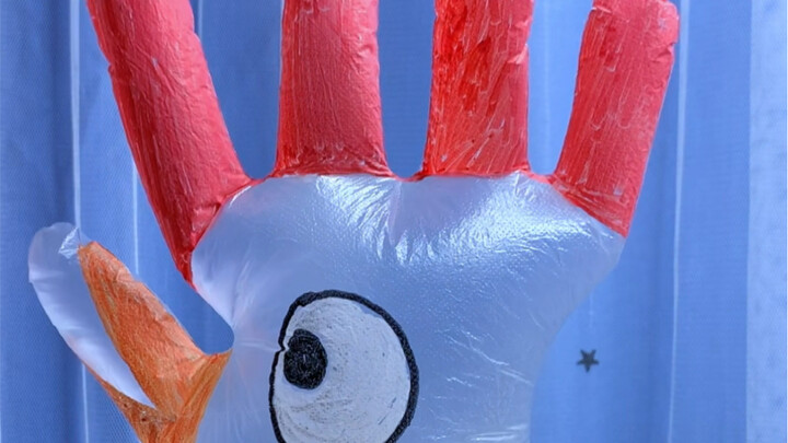 Let’s make a fun rooster craft for your kid using disposable gloves! It even helps boost lung capaci