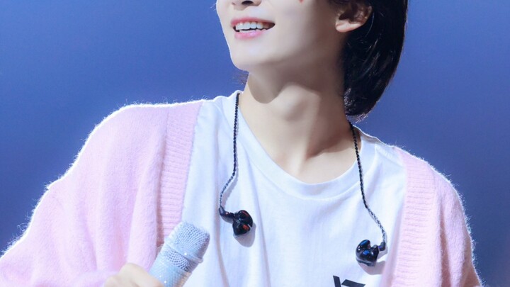 Those idol moments that seem fake but are actually real experiences