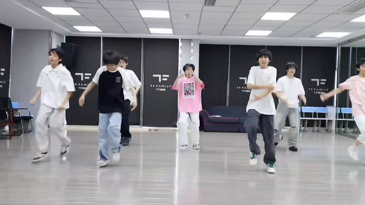 看把张桂源累的哈哈哈哈哈哈