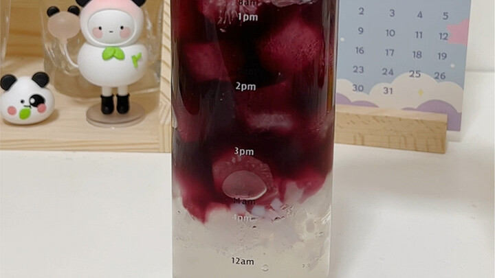 Wow, a glass of grape jelly drink! Wu Di, it’s so delicious!!