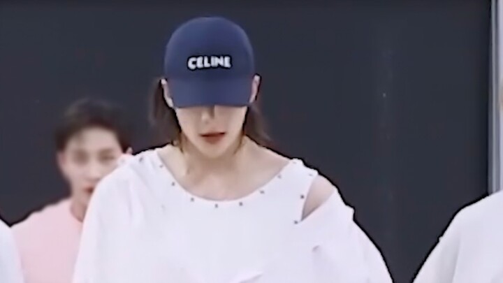 [Huang Hyunjin Straight Shot] [Buatan Sendiri Chen] Pakaian Pribadi Kemeja Putih Bahu Kecil Terekspo