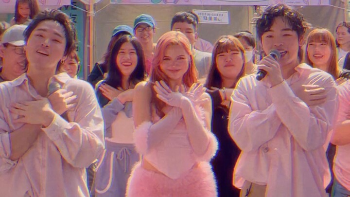 Your pink-hearted besties – Zhan Rong and Zhan Rui are here! 💓