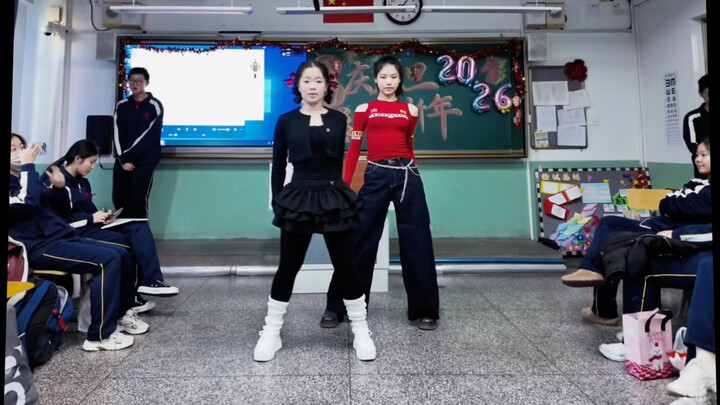 The dance crew leader from Tangyi Street Cracks the Floor with an Explosive Partner Iron Dance!