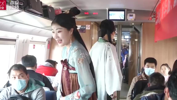 On World Hanfu Outing Day, a train attendant dressed in hanfu.