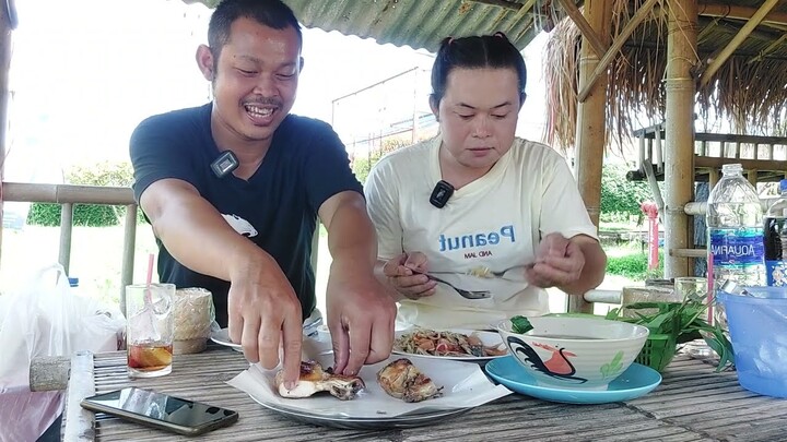 นายหูดำบอกอยากส้มตำไก่ย่างผ่านมาเจอร้านนี้ต้องแวะชิม