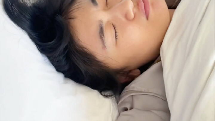 这是女朋友出来旅游的统一操作嘛？！