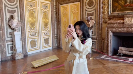 [Phạm Băng Băng] Dạo chơi cùng đồng nghiệp ở Paris và chụp một số bức ảnh đẹp.