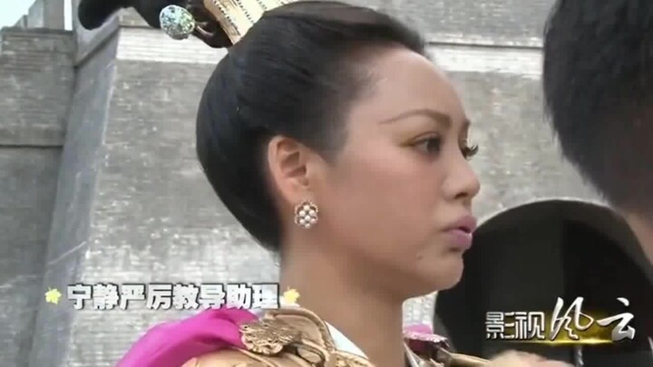 Ning Jing marah pada asistennya, tetapi terekam kamera. Asisten itu begitu ketakutan sehingga ia seg