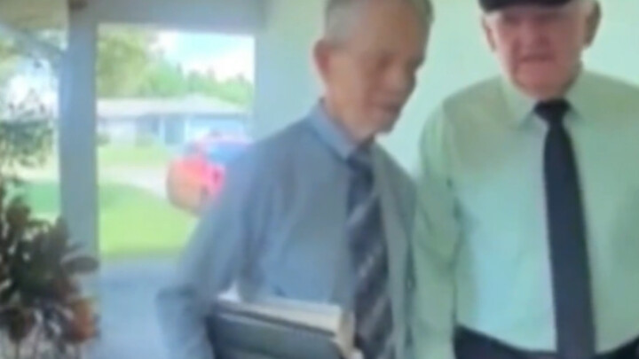 هذا مجرد رفض عادي للإجابة، أما الأدب فلديكم أنتم!