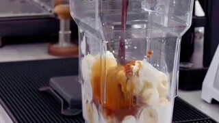 My brother-in-law wanted to eat Arctic scallop sashimi, but my mother-in-law gave him apple snails. 