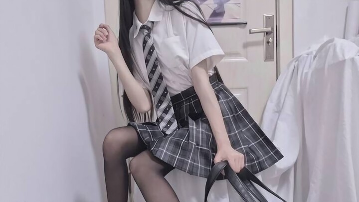 Godaan sutra hitam Sepatu hak tinggi menginjak Anda, setiap menit Anda tidak bisa bernapas