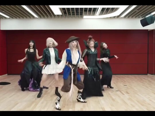 【ITZY】Không thể để ai còn chưa thưởng thức phiên bản 'not shy' này được, Hoàng Lễ Chí thực sự khiến 