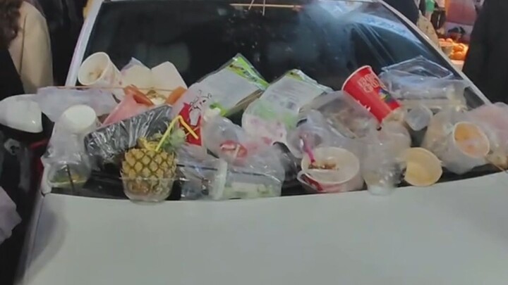 Hebei-plate vehicle owner’s car was pelted with trash and had its license plate snapped off after a 