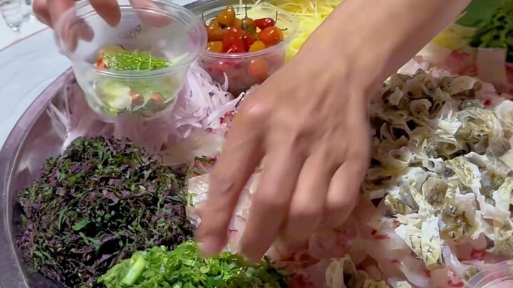 I’m from Guangxi, and I love Guangxi’s fresh fish salad!