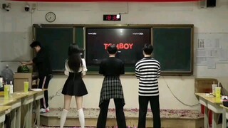 رقصة حفل رأس السنة في المدرسة الثانوية