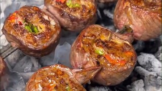 Ketika daging panggang dan terong panggang diisi dengan isian yang kaya, Anda bisa menyantapnya dala