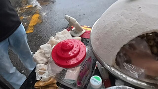 摆摊卖盐焗鹌鹑蛋今天下雨没停过卖不完