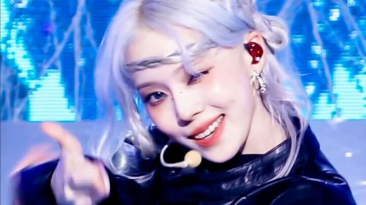 Màn trình diễn của nhóm nhạc nam và nữ Kpop Cody (phiên bản tàu lượn siêu tốc 9)