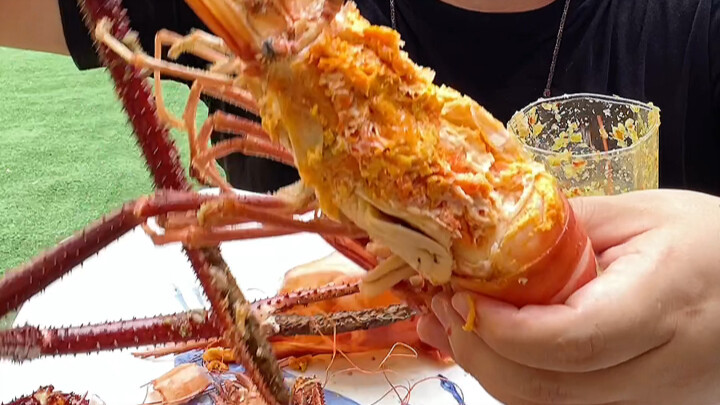 Thai Cuisine: Giant Thai River Prawns with Homemade Thai Spicy & Sour Sauce — This Flavor Is Absolut