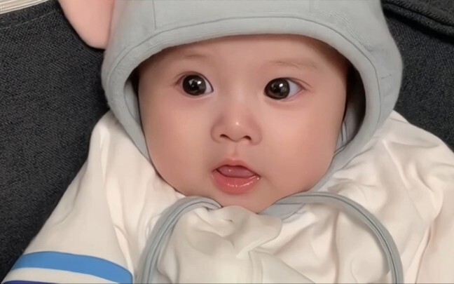 รับสมัครนักแปล ต้องมีทักษะภาษาทารกระดับสิบ!