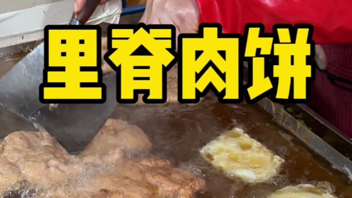 Di Nanjing, sepotong patty daging tenderloin yang lebih besar dari wajah membuat setiap gigitannya s