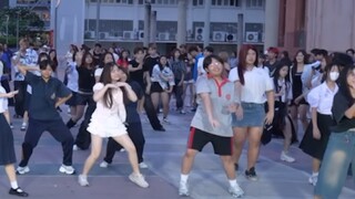 رقصة عشوائية | أصبحت أفهم الآن لماذا تتمكن الشركة من اختيار واحد من بين عشرة آلاف...