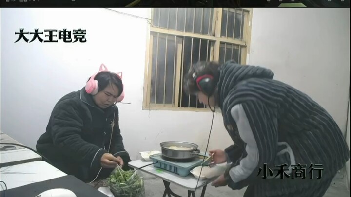 Vẫn âm thầm theo dõi thời cuộc