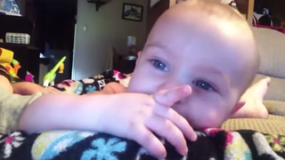 ทารกพูดคำแรกของพวกเขา! การรวบรวมเด็กตลก