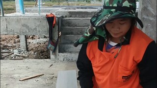 ขูดเส้นไม้เชิงชาย เวลายกไปติดตั้งจะได้ระดับพอดี