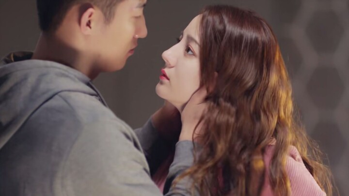 أداء الممثلين ضعيف، الأصوات محرجة، والقصة مبتذلة، لكن هذه الدراما ببساطة تجعلك لا تستطيع التوقف عن م