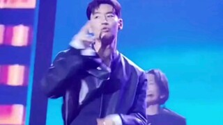 Tarian Lee Je-hoon ini jelas melebihi idol pada umumnya!!