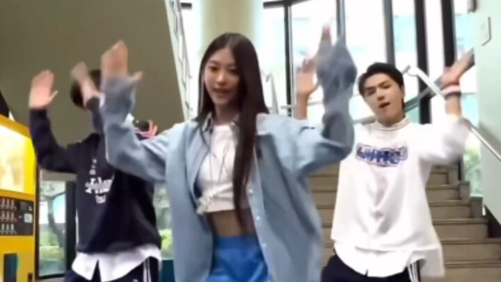 【haerin】(Archive) The God of Boy Group Dance Challenges! Watch Cat Cat Perform Six Boy Group Dances 