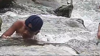 bare hand fishing in Nepal | himalayan trout fishing | hatkela fishing |