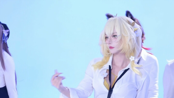 กระโปรงสั้นของคุณแม่อากาเลีย