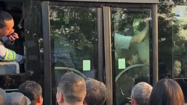 Bus driver: Anyway, I wasn’t late—others might not be so lucky. #Bus #SUV #MorningClass #WorkingPeop