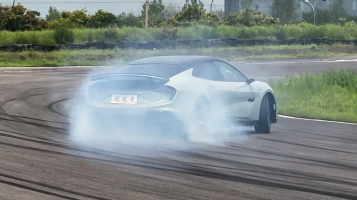 Mobil ini sampai bikin pembalap drifting profesional kencing di celana…