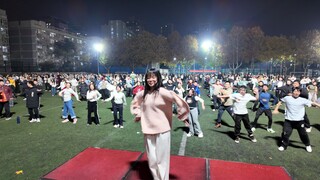 رقصة جماعية لـ ألف شخص من جامعة شيان جياوتونغ | راقصة