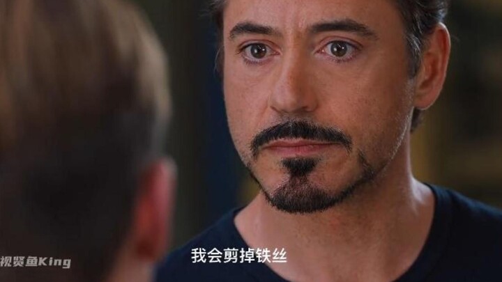 他永远不会躺在铁丝网上让队友走过，因为他会直接剪断铁丝网！