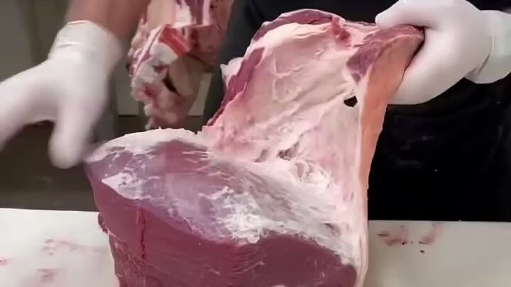 لحم بقري ممزق باليد