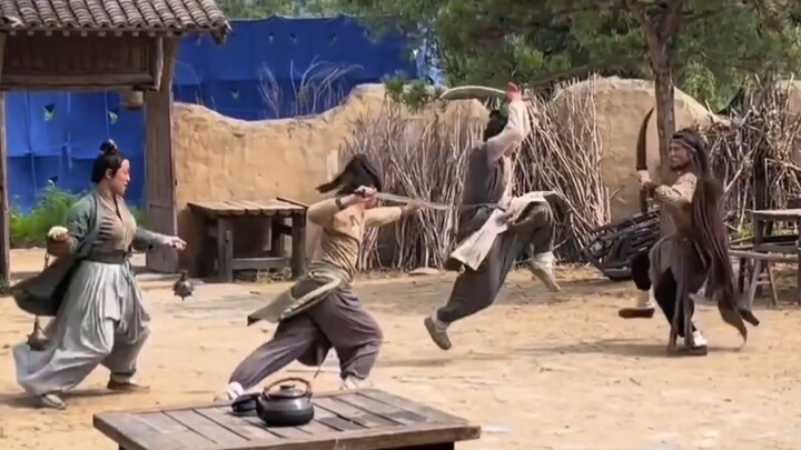 Siapa sangka yang mengibarkan panji seni bela diri adalah grup komedi Timur Laut Zhao Clan! ~Legenda