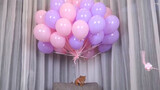 Kucing Terbang dengan Balon