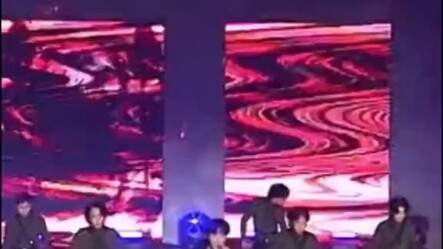 【Lý Xán dino】Thực lực đến mức ngay cả việc phân biệt giữa chế độ tắt tiếng và bật mic cũng không cần